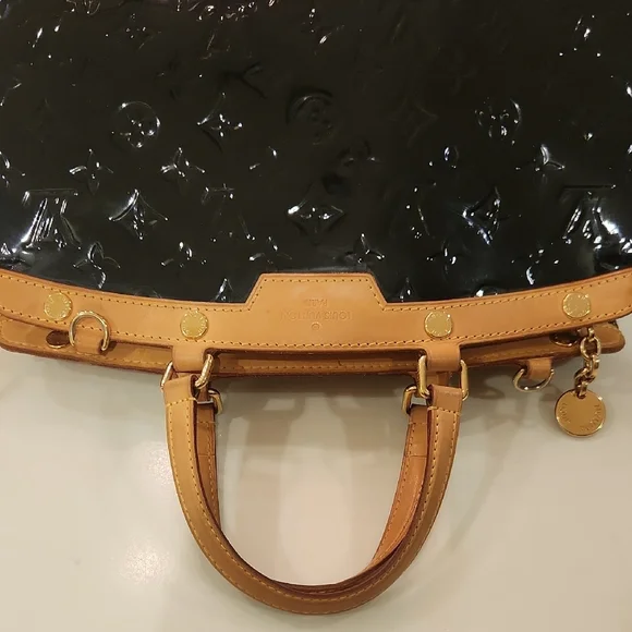 Louis Vuitton Brea In Black Vernis. Stunning LV Bag! With Free COA! - Picture 8 of 15